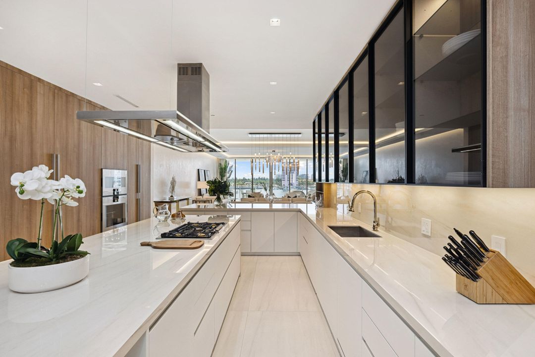 На продажу: $11,995,000 (4 спален, 3 ванн, 4205 Квадратных фут)