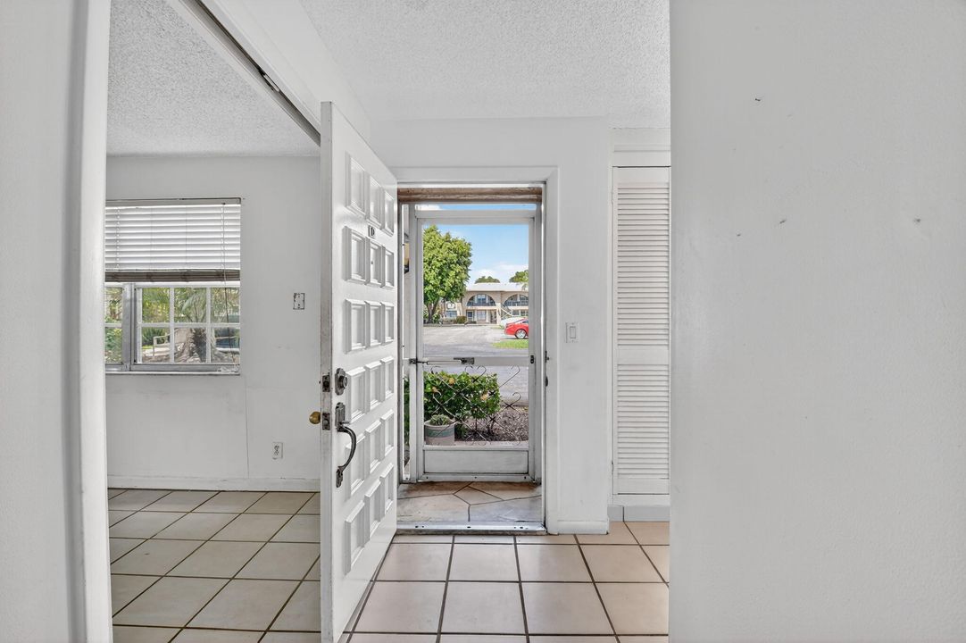 Active With Contract: $120,000 (2 beds, 2 baths, 1097 Square Feet)