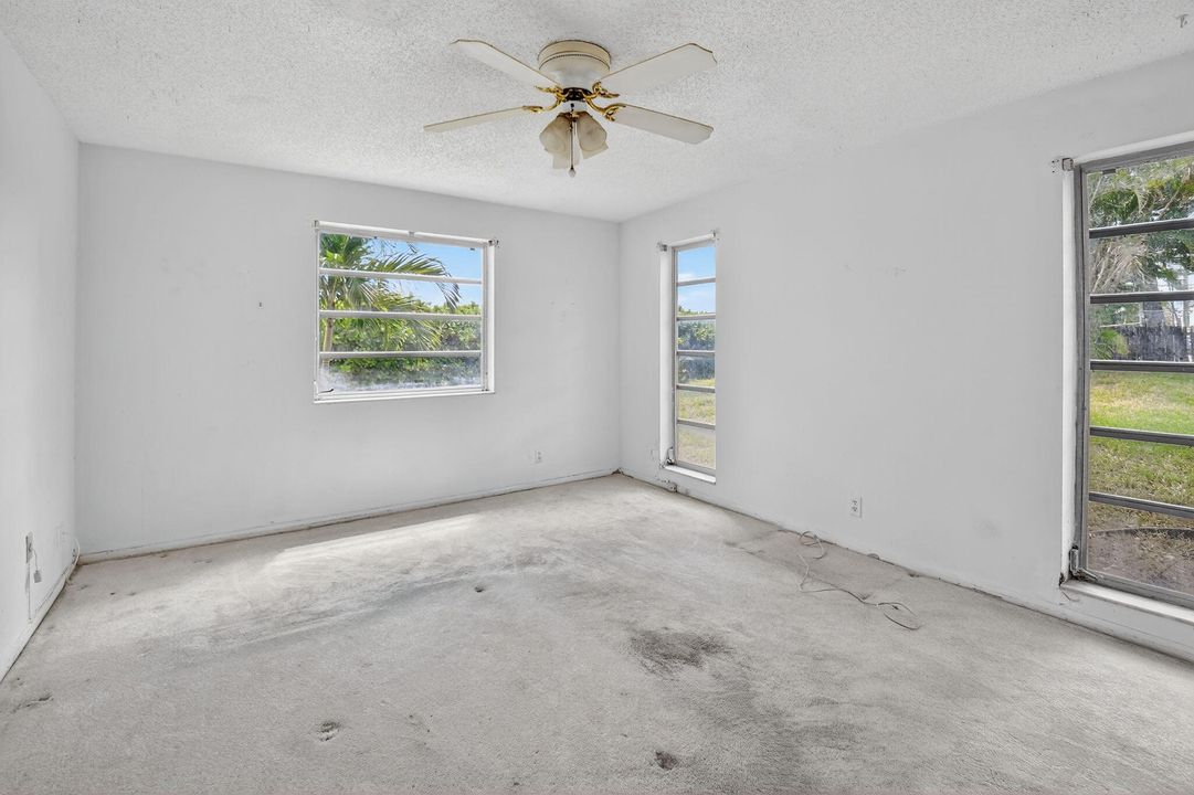 Active With Contract: $120,000 (2 beds, 2 baths, 1097 Square Feet)