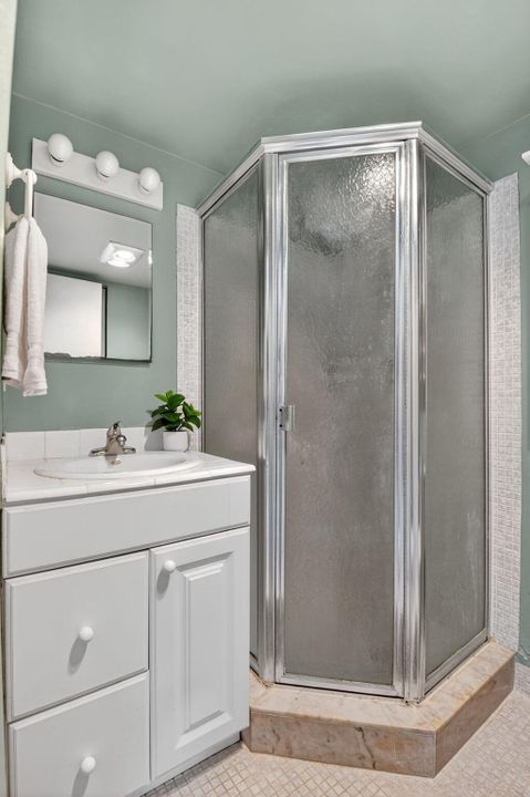 Active With Contract: $120,000 (2 beds, 2 baths, 1097 Square Feet)