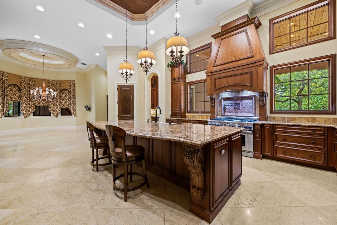 待售: $6,850,000 (7 贝兹, 8 浴室, 14371 平方英尺)