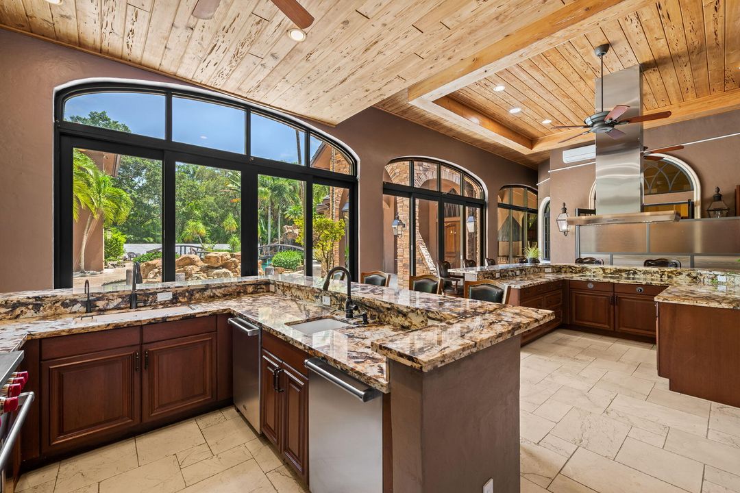 待售: $6,850,000 (7 贝兹, 8 浴室, 14371 平方英尺)