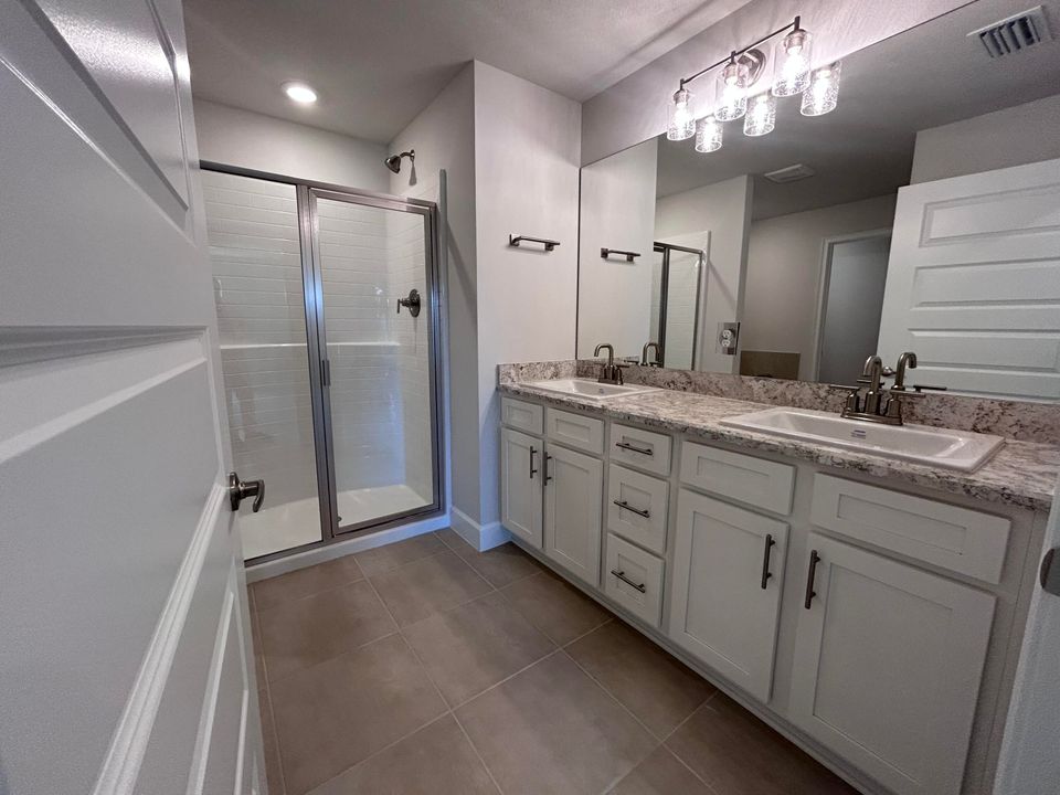 Active With Contract: $322,924 (3 beds, 2 baths, 1776 Square Feet)