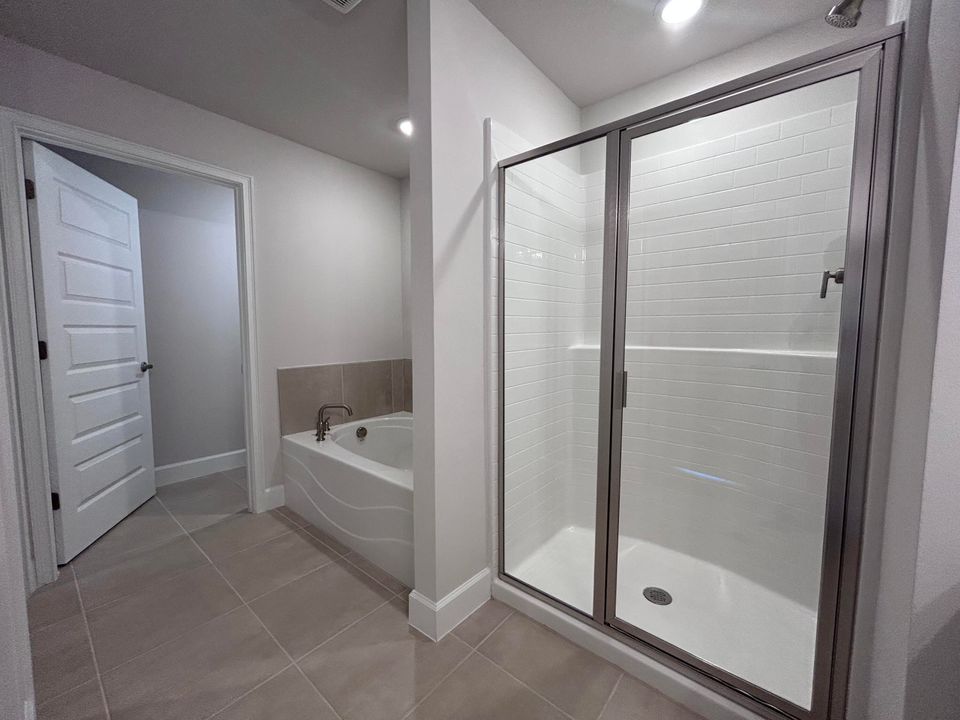 Active With Contract: $322,924 (3 beds, 2 baths, 1776 Square Feet)