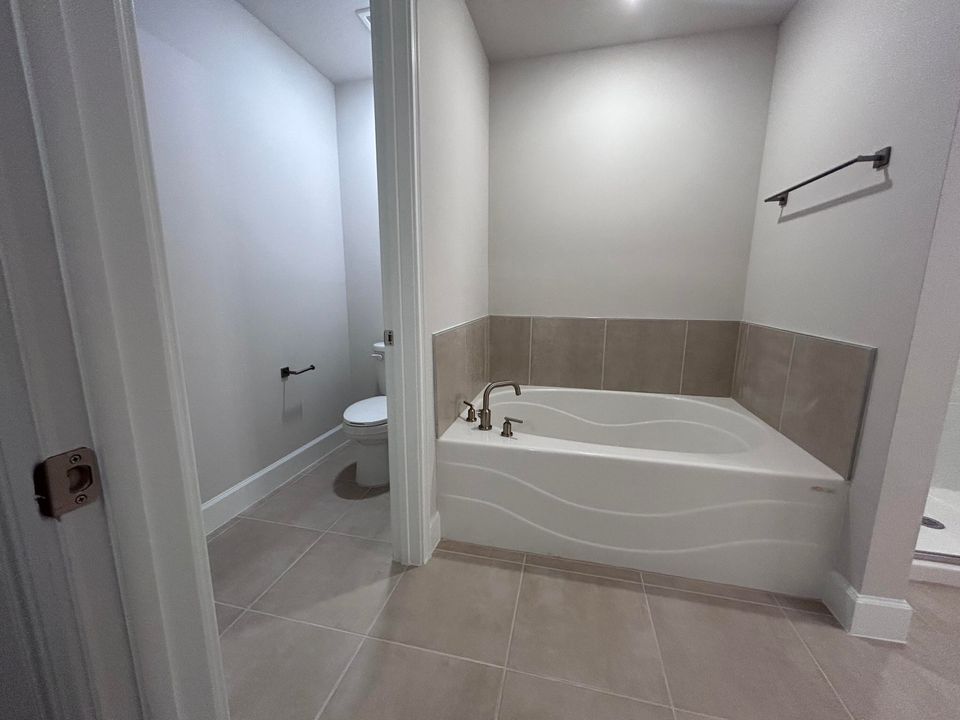 Active With Contract: $322,924 (3 beds, 2 baths, 1776 Square Feet)