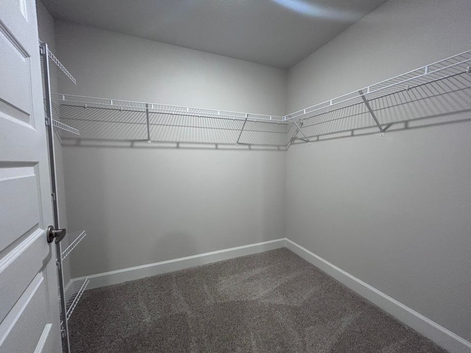 Active With Contract: $322,924 (3 beds, 2 baths, 1776 Square Feet)