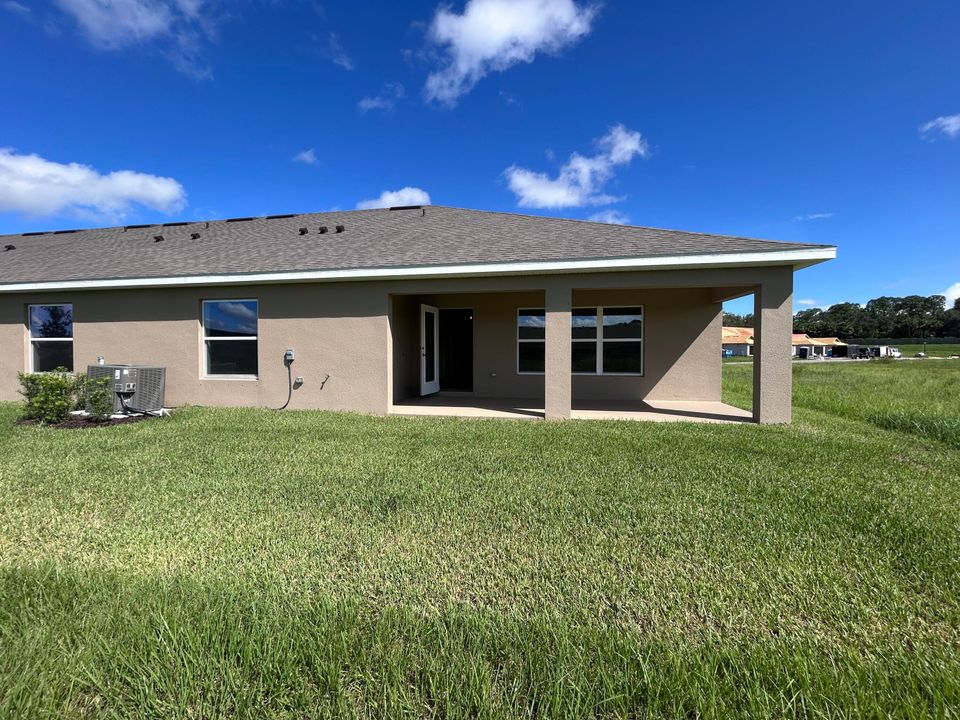 Active With Contract: $322,924 (3 beds, 2 baths, 1776 Square Feet)