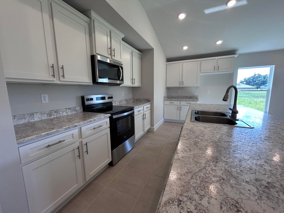 Active With Contract: $322,924 (3 beds, 2 baths, 1776 Square Feet)