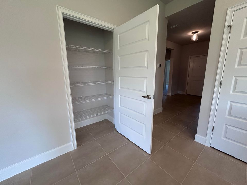 Active With Contract: $322,924 (3 beds, 2 baths, 1776 Square Feet)