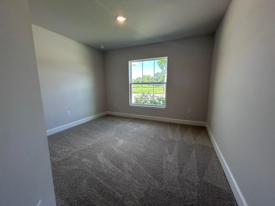 Active With Contract: $322,924 (3 beds, 2 baths, 1776 Square Feet)