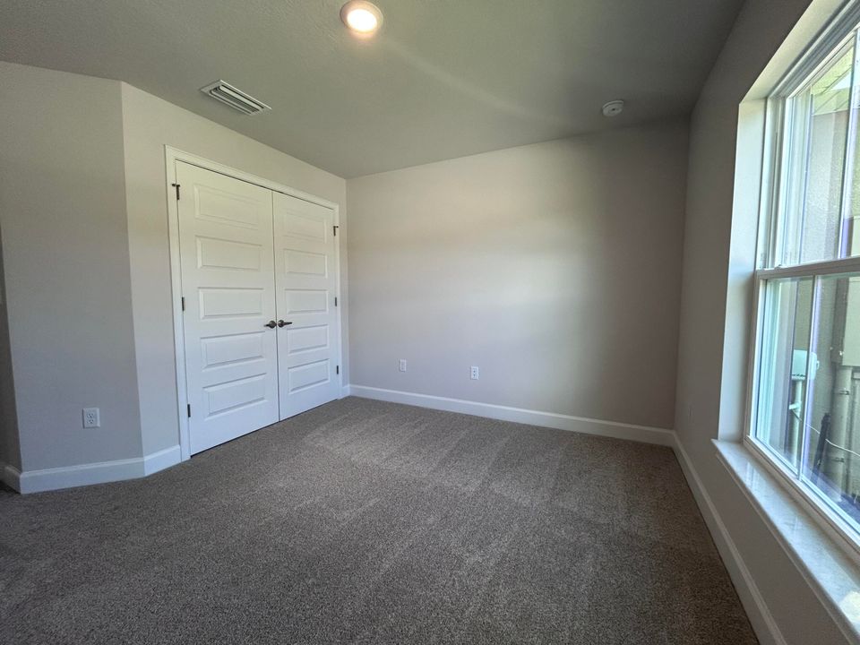 Active With Contract: $322,924 (3 beds, 2 baths, 1776 Square Feet)