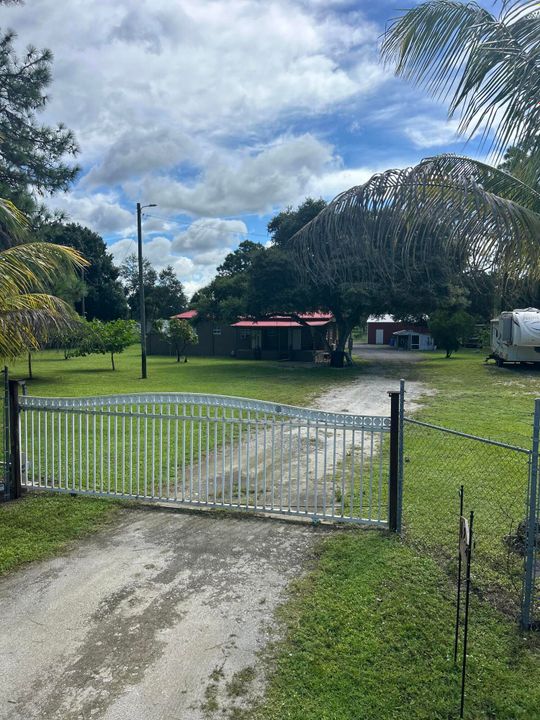 For Sale: $255,000 (2 beds, 1 baths, 528 Square Feet)