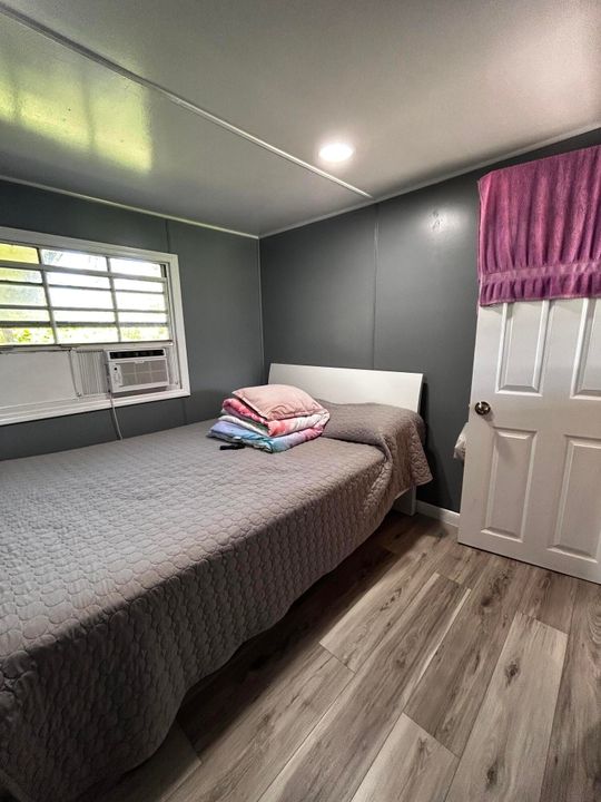 For Sale: $255,000 (2 beds, 1 baths, 528 Square Feet)