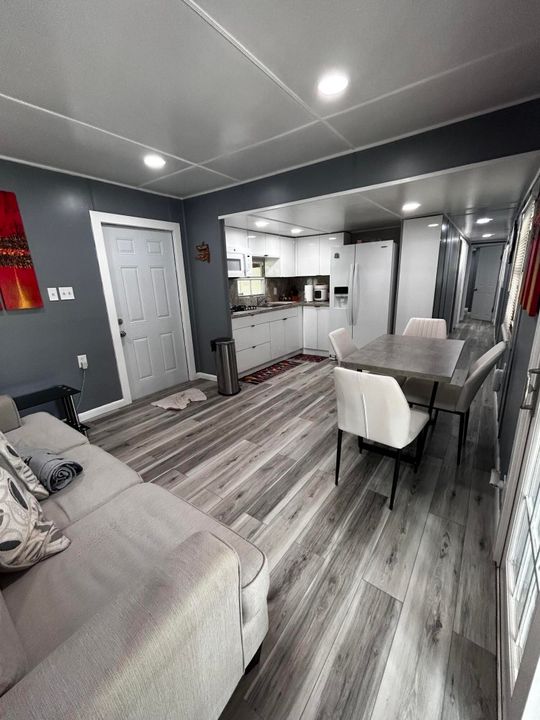 For Sale: $255,000 (2 beds, 1 baths, 528 Square Feet)