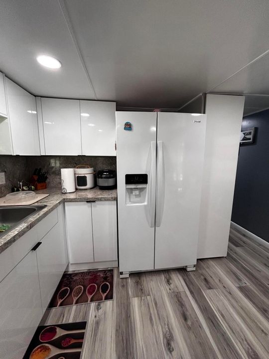 For Sale: $255,000 (2 beds, 1 baths, 528 Square Feet)