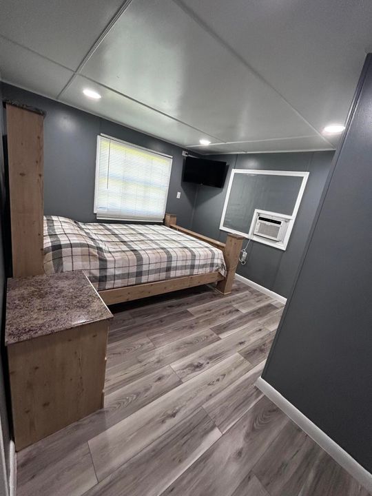 For Sale: $255,000 (2 beds, 1 baths, 528 Square Feet)