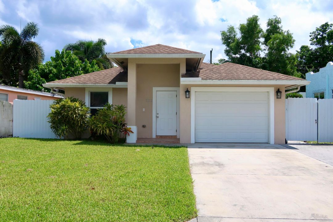 Recently Rented: $3,000 (3 beds, 2 baths, 1788 Square Feet)