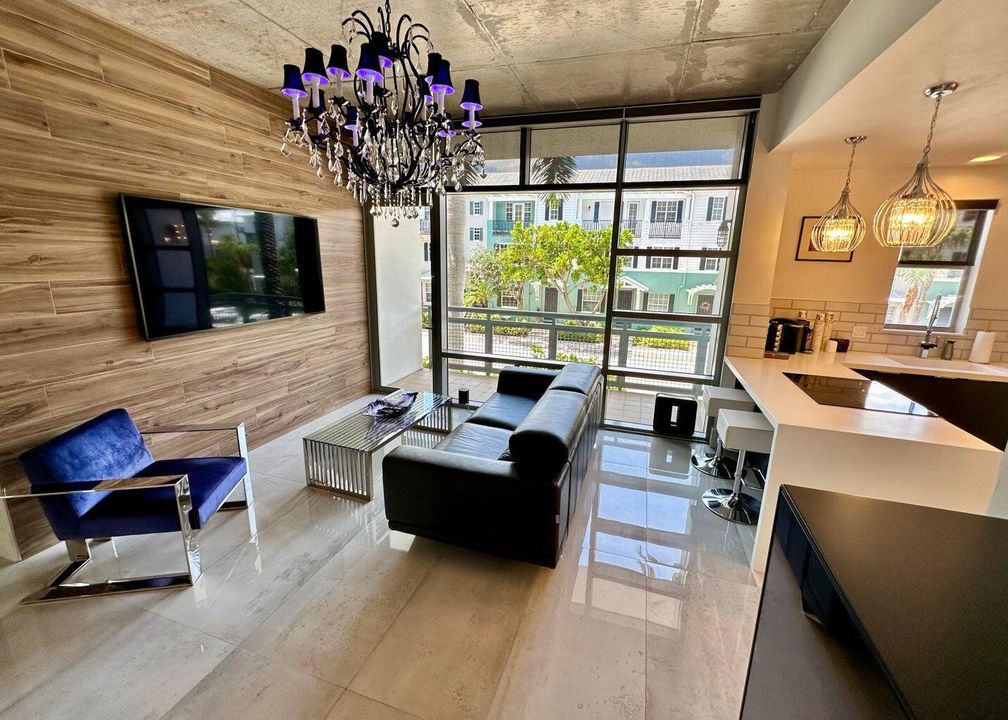 Active With Contract: $4,250 (1 beds, 1 baths, 1018 Square Feet)