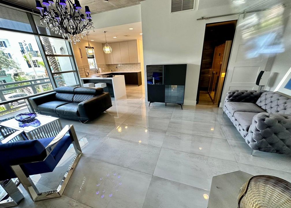 Active With Contract: $4,250 (1 beds, 1 baths, 1018 Square Feet)