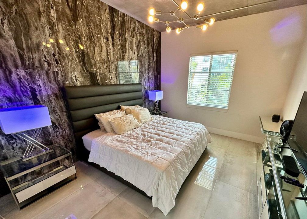 Active With Contract: $4,250 (1 beds, 1 baths, 1018 Square Feet)