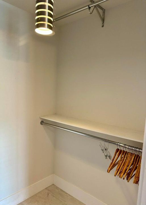 Active With Contract: $4,250 (1 beds, 1 baths, 1018 Square Feet)