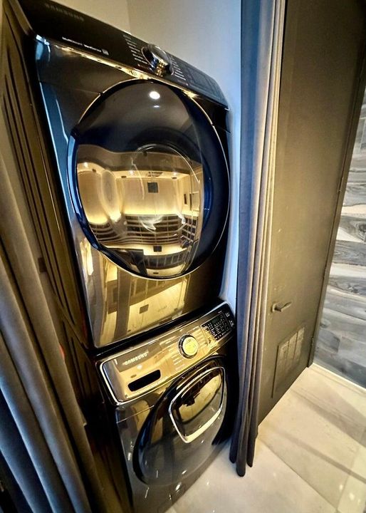 Active With Contract: $4,250 (1 beds, 1 baths, 1018 Square Feet)