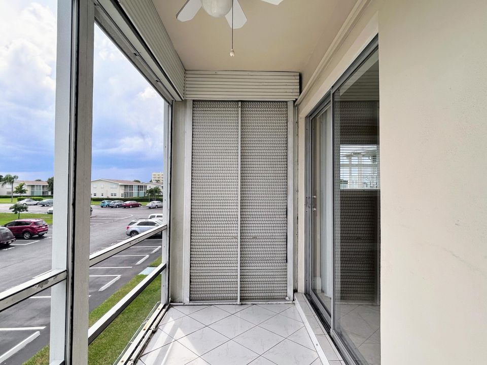 Под контрактом: $199,000 (1 спален, 1 ванн, 646 Квадратных фут)