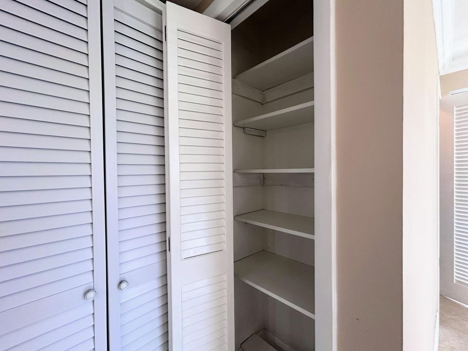 Под контрактом: $199,000 (1 спален, 1 ванн, 646 Квадратных фут)