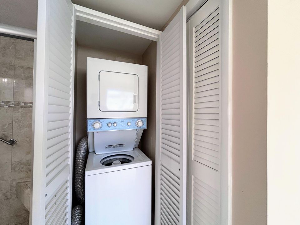 Под контрактом: $199,000 (1 спален, 1 ванн, 646 Квадратных фут)