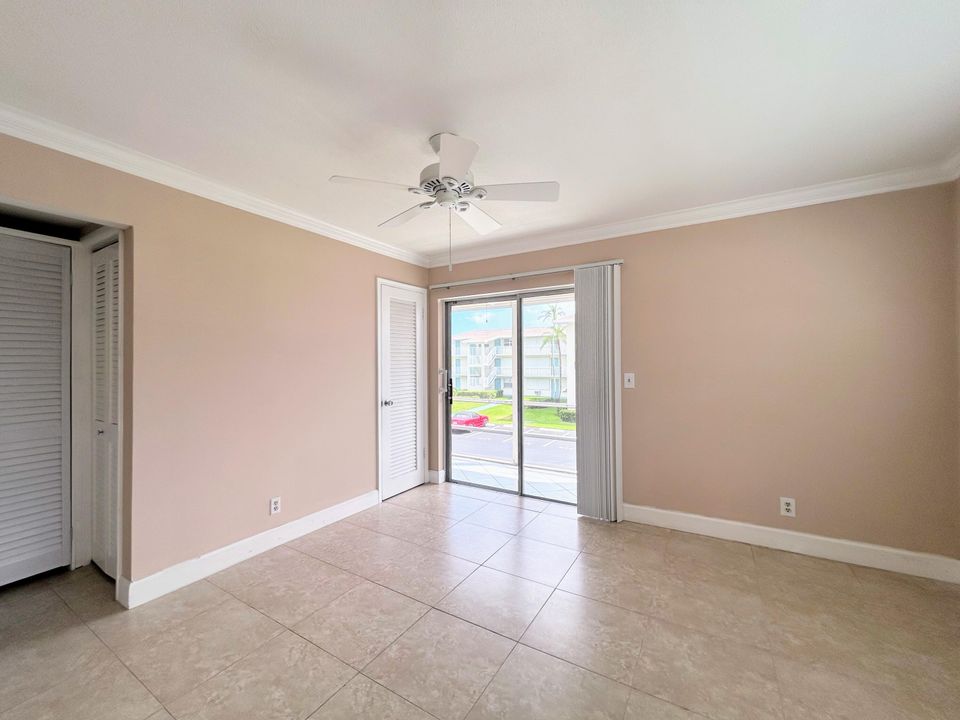 Под контрактом: $199,000 (1 спален, 1 ванн, 646 Квадратных фут)