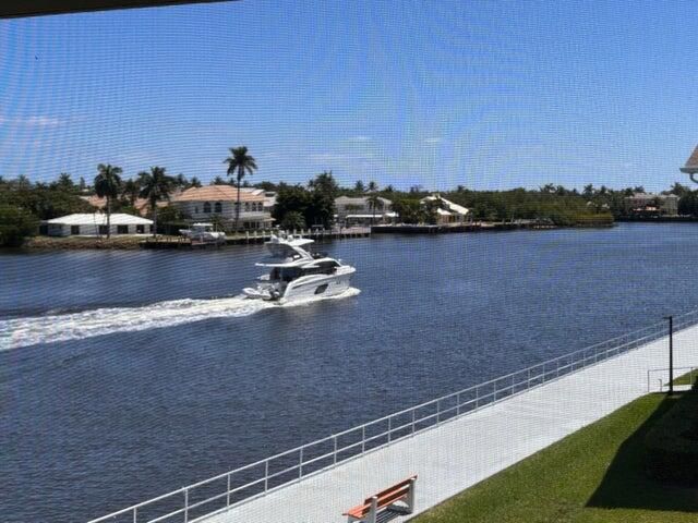 Под контрактом: $199,000 (1 спален, 1 ванн, 646 Квадратных фут)