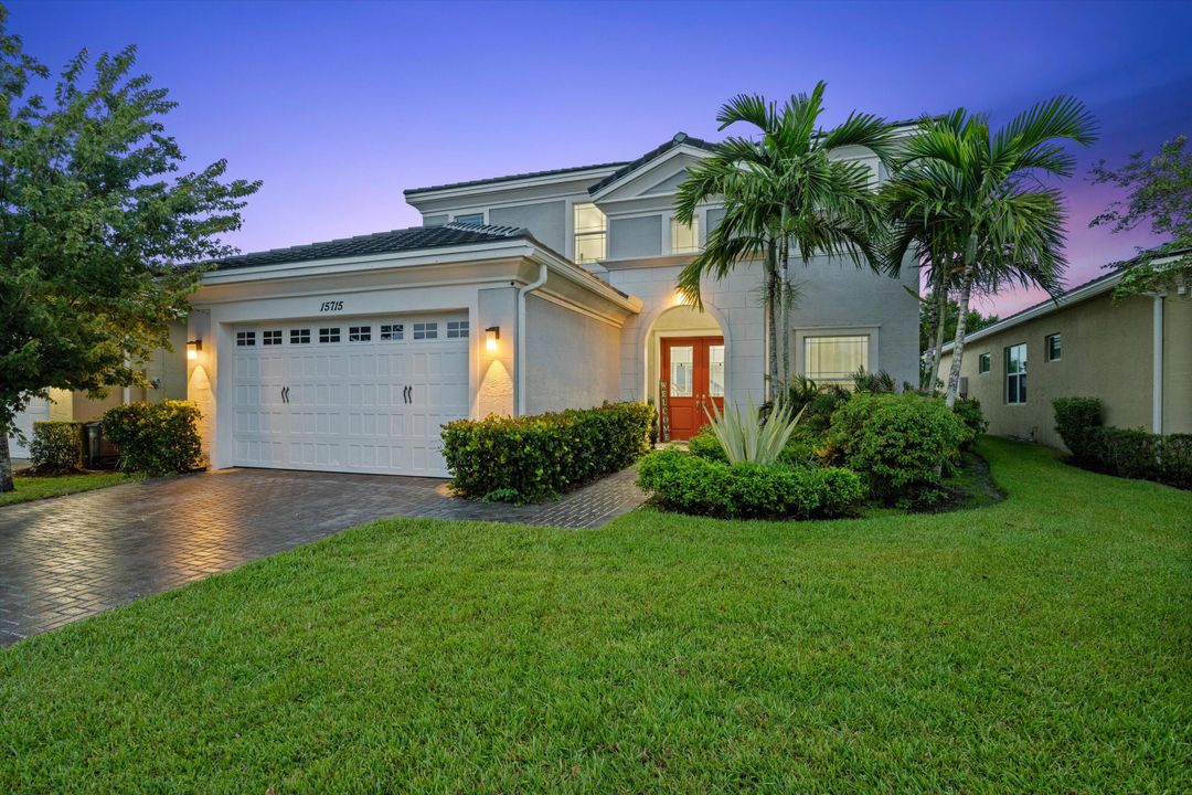 Active With Contract: $699,990 (4 beds, 3 baths, 2165 Square Feet)