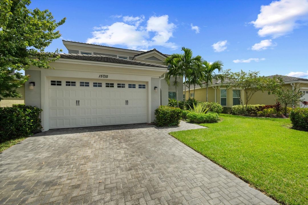 Active With Contract: $699,990 (4 beds, 3 baths, 2165 Square Feet)