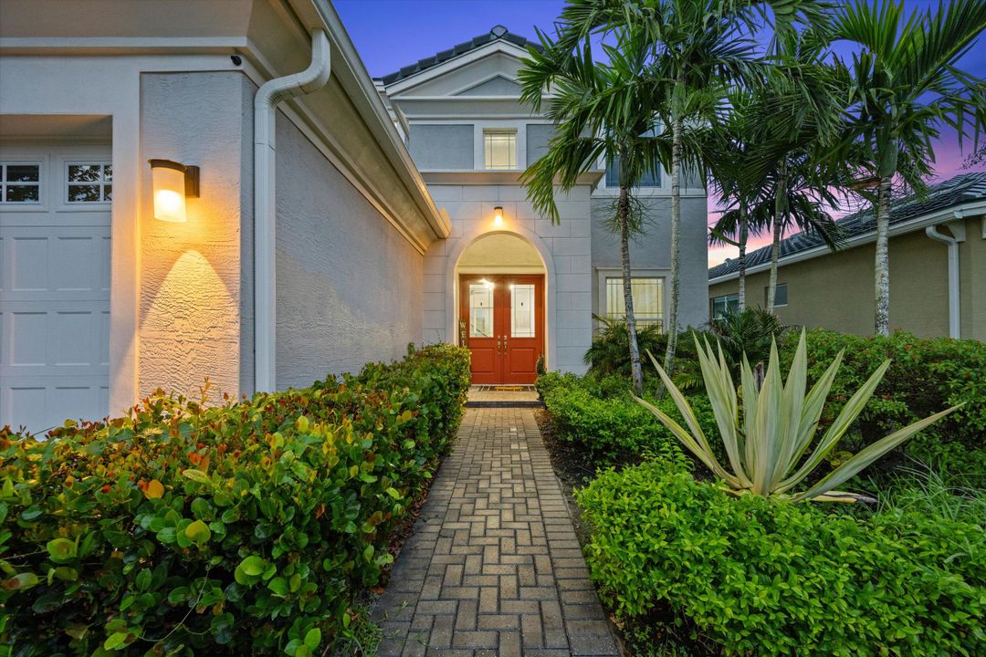 Active With Contract: $699,990 (4 beds, 3 baths, 2165 Square Feet)