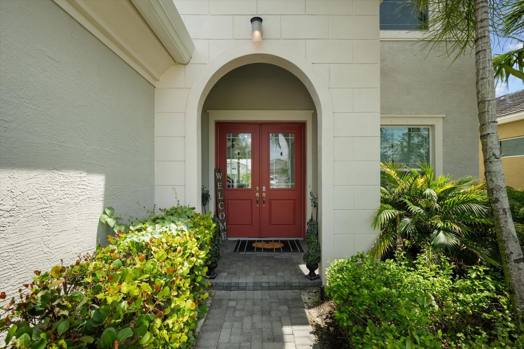 Active With Contract: $699,990 (4 beds, 3 baths, 2165 Square Feet)