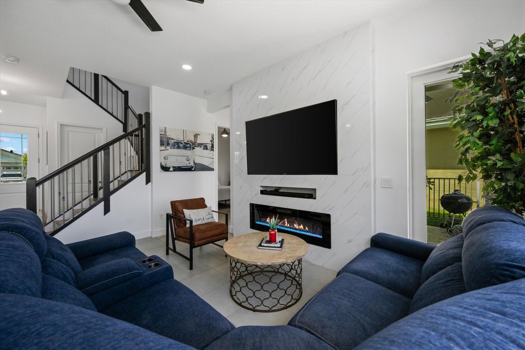 Active With Contract: $699,990 (4 beds, 3 baths, 2165 Square Feet)