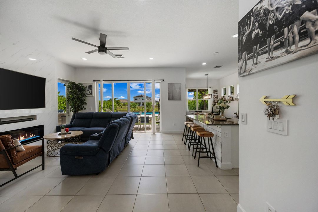 Active With Contract: $699,990 (4 beds, 3 baths, 2165 Square Feet)