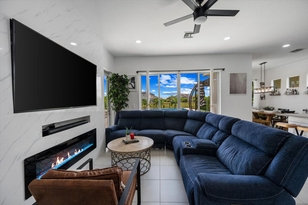 Active With Contract: $699,990 (4 beds, 3 baths, 2165 Square Feet)