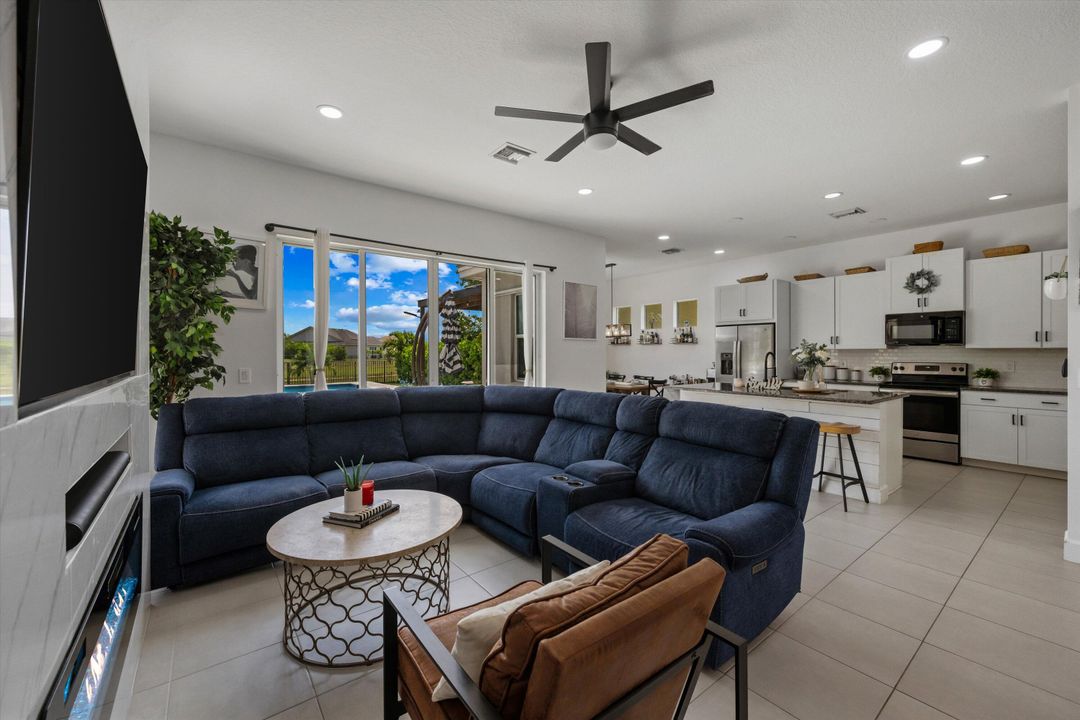 Active With Contract: $699,990 (4 beds, 3 baths, 2165 Square Feet)