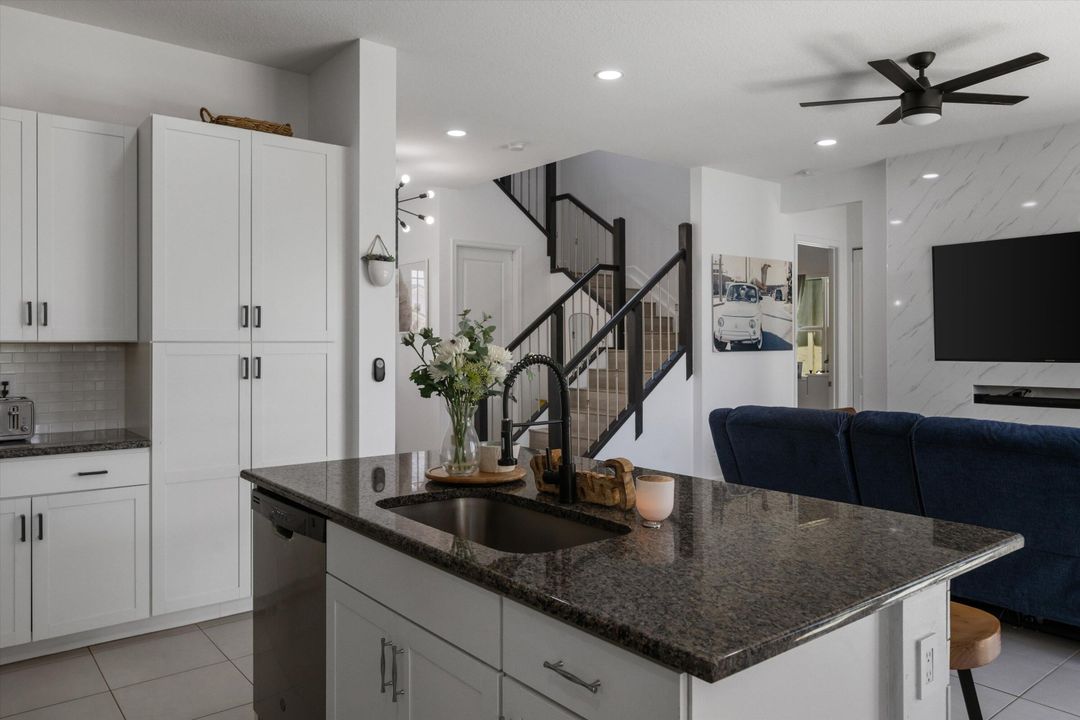 Active With Contract: $699,990 (4 beds, 3 baths, 2165 Square Feet)