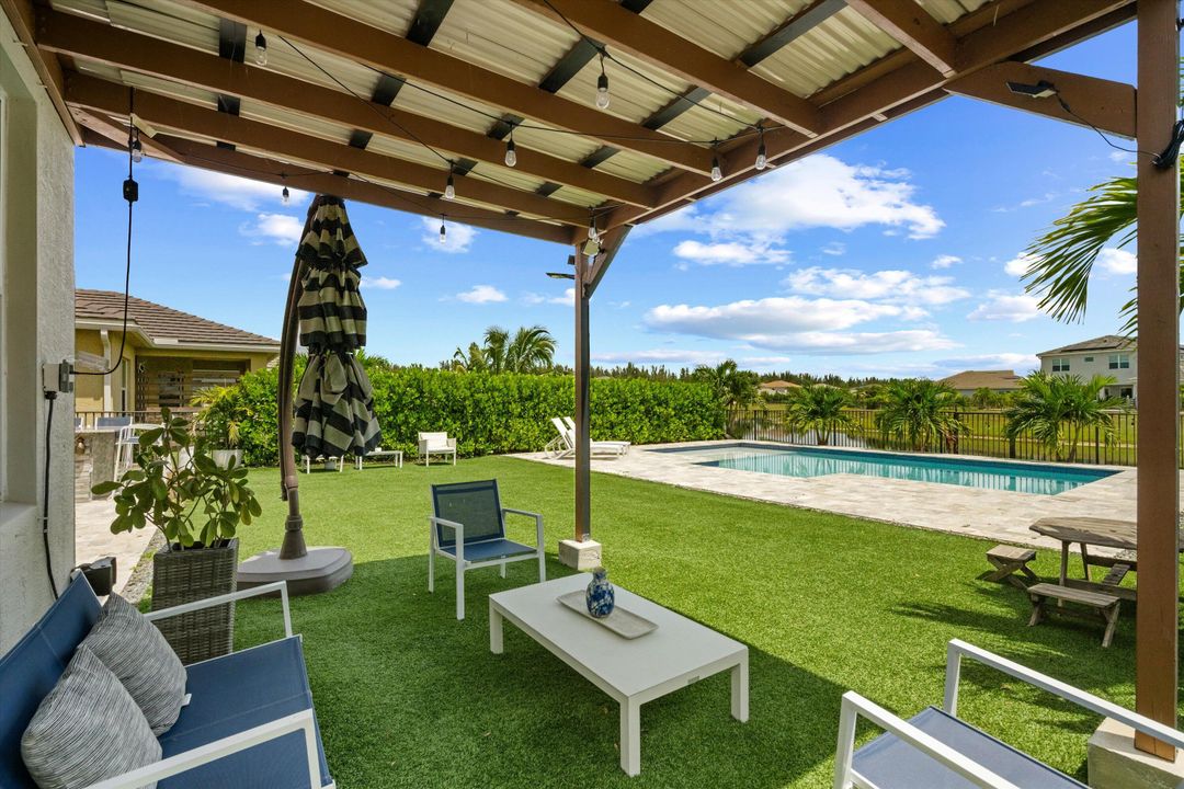 Active With Contract: $699,990 (4 beds, 3 baths, 2165 Square Feet)