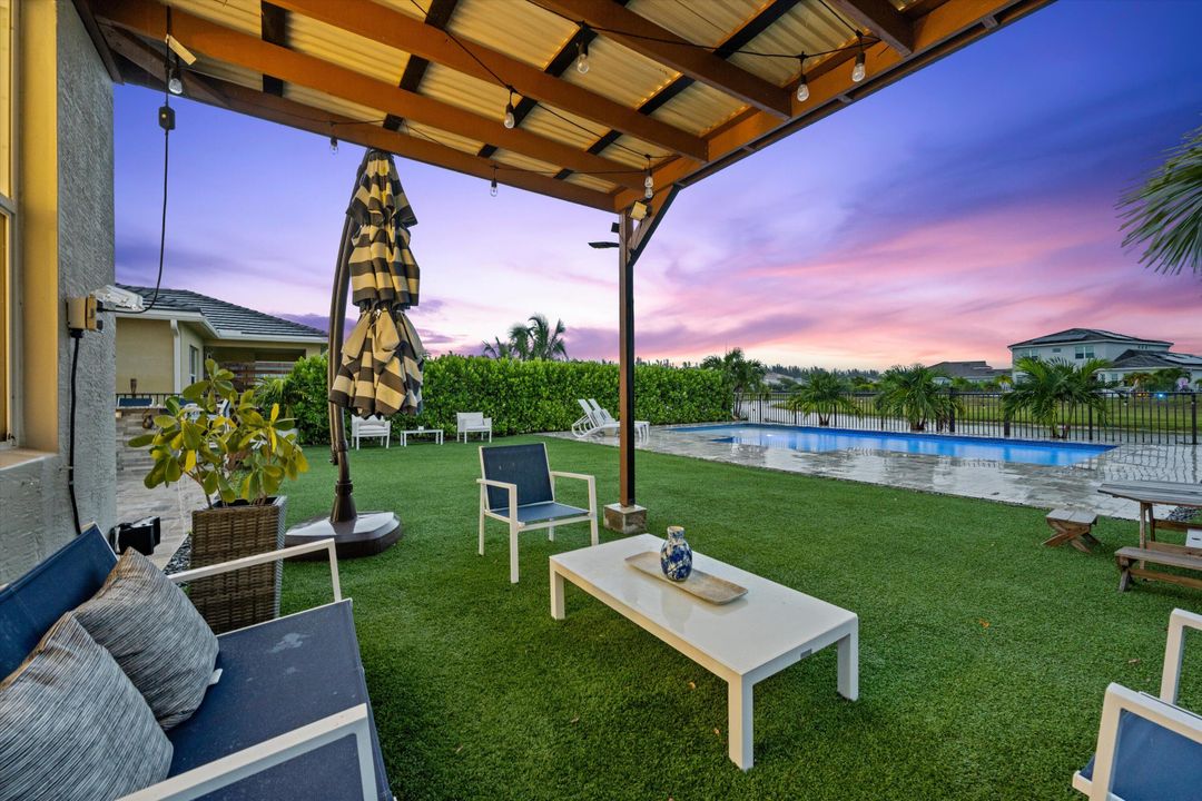 Active With Contract: $699,990 (4 beds, 3 baths, 2165 Square Feet)