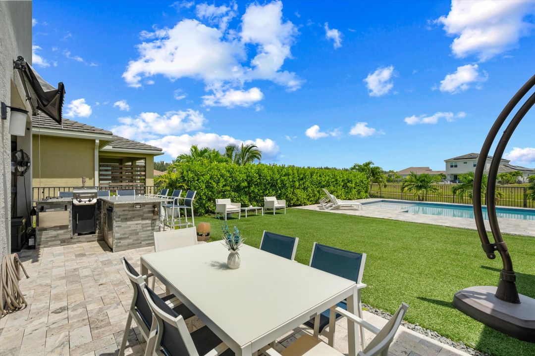 Active With Contract: $699,990 (4 beds, 3 baths, 2165 Square Feet)