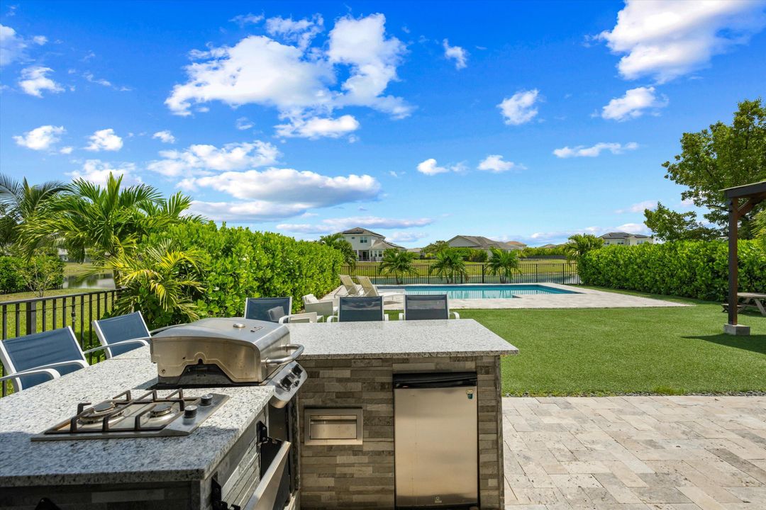 Active With Contract: $699,990 (4 beds, 3 baths, 2165 Square Feet)