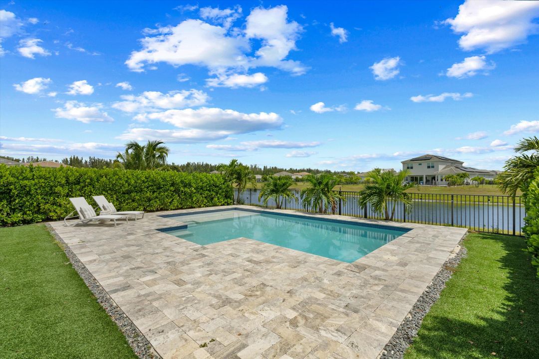 Active With Contract: $699,990 (4 beds, 3 baths, 2165 Square Feet)