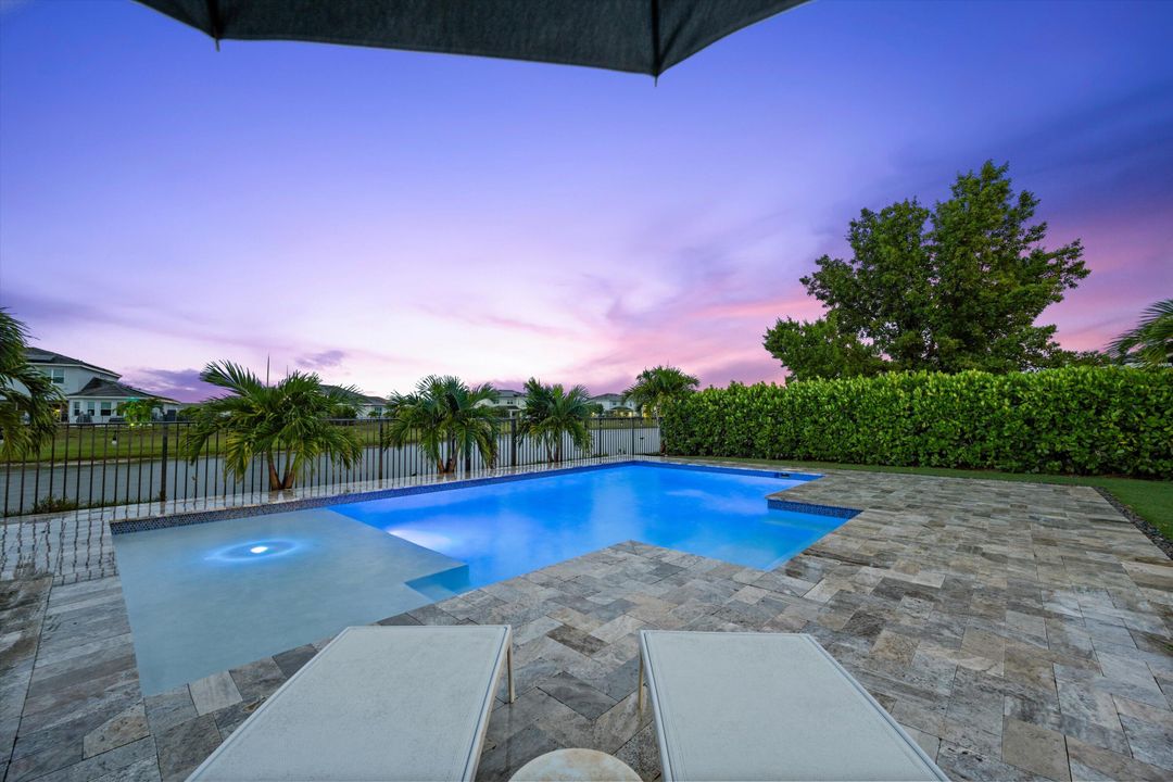 Active With Contract: $699,990 (4 beds, 3 baths, 2165 Square Feet)