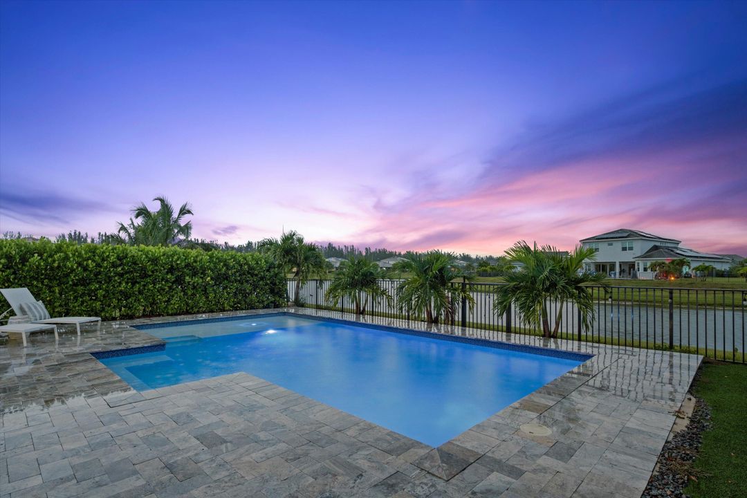 Active With Contract: $699,990 (4 beds, 3 baths, 2165 Square Feet)