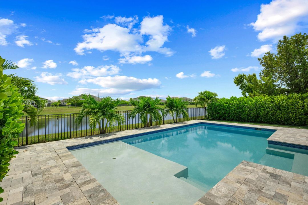 Active With Contract: $699,990 (4 beds, 3 baths, 2165 Square Feet)