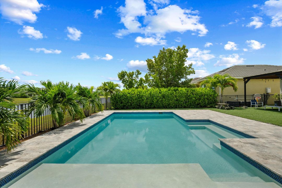 Active With Contract: $699,990 (4 beds, 3 baths, 2165 Square Feet)