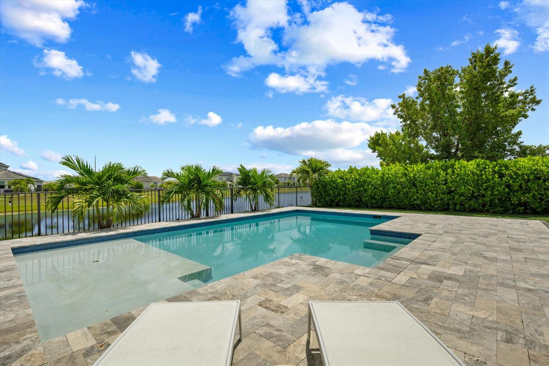 Active With Contract: $699,990 (4 beds, 3 baths, 2165 Square Feet)